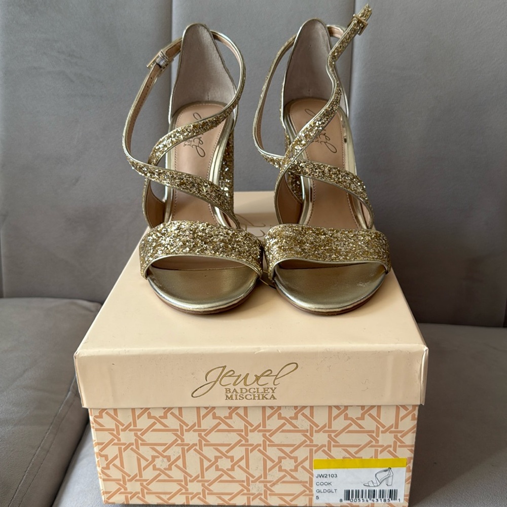 Jewel Badgley Mischka glitter gold heels